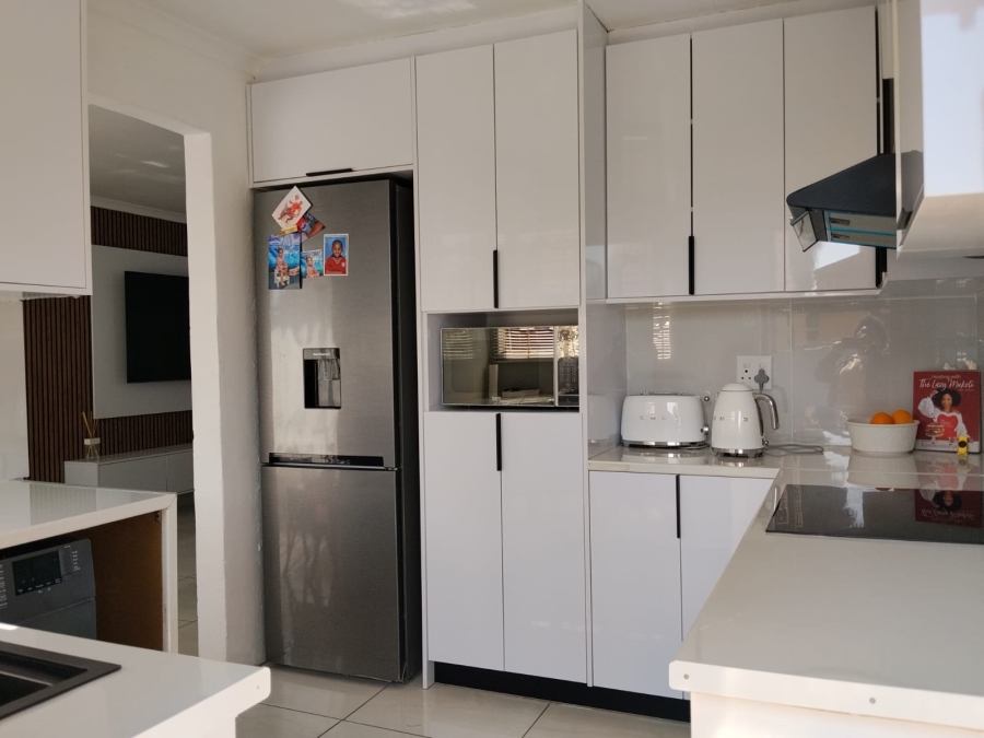 To Let 3 Bedroom Property for Rent in Tlhabane West North West